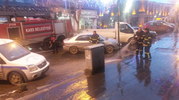 cadde-ve-kaldirimlar-yikaniyor!-(1).jpg