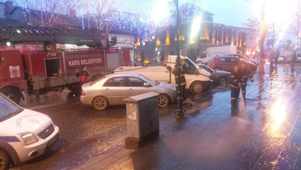 cadde-ve-kaldirimlar-yikaniyor!-(2).jpg