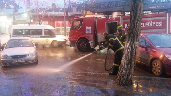 cadde-ve-kaldirimlar-yikaniyor!-(3).jpg