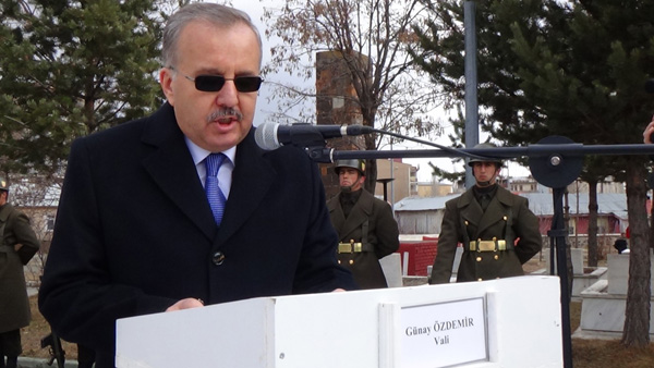 canakkale-sehitleri-karsta-anildi!-(9).jpg