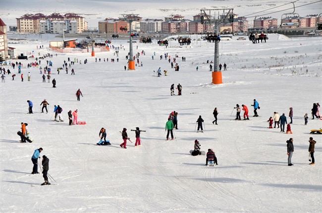 cibiltepe-kayak-merkezinde-yariyil-tatili-yogunlugu-(8).jpg