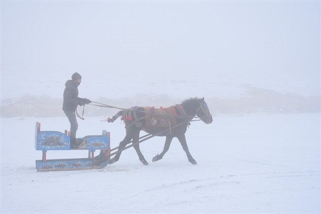 cildir-golunde-atli-kizak-keyfi-basladi-(10).jpg