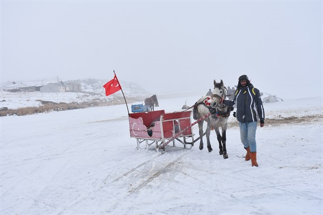 cildir-golunde-atli-kizak-keyfi-basladi-(5).jpg