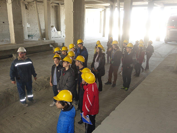 cimentas-kars-cimento-fabrikasi-kakuv-ogrencilerini-agirladi-(15).jpg
