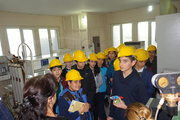 cimentas-kars-cimento-fabrikasi-kakuv-ogrencilerini-agirladi-(4).jpg