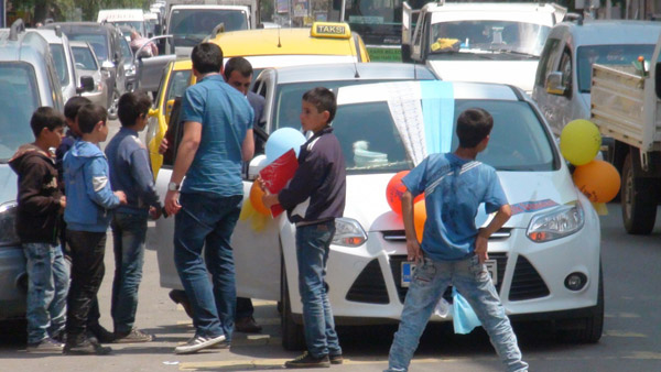 cocuklar-dikkat!-dugun-konvoylari-pesinde-kosmayin-(2).jpg