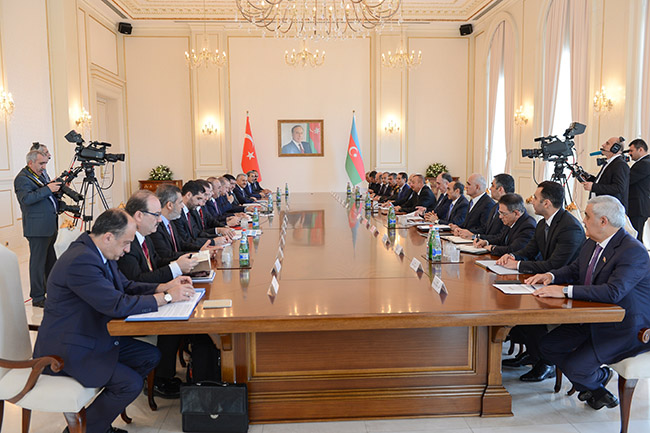 cumhurbaskani-erdogan,-azerbaycan’da-heyetlerarasi-gorusmeye-katildi--(1).jpg