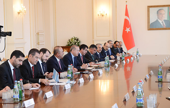 cumhurbaskani-erdogan,-azerbaycan’da-heyetlerarasi-gorusmeye-katildi--(3).jpg