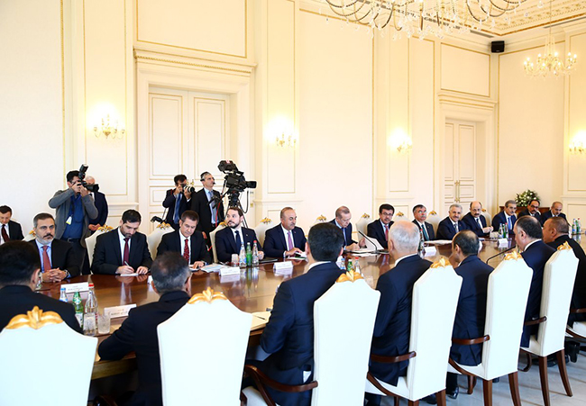 cumhurbaskani-erdogan,-azerbaycan’da-heyetlerarasi-gorusmeye-katildi--(5).jpg
