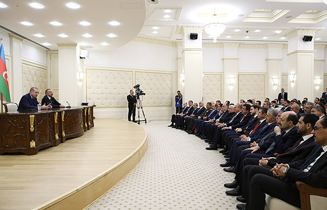 cumhurbaskani-erdogan-“tum-alanlarda-turkiye-azerbaycan-dayanismasi-guclenerek-devam-ediyor”-(4).jpg
