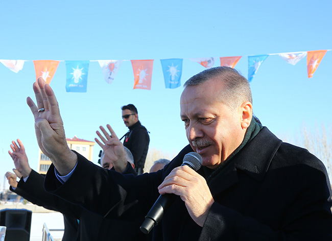 cumhurbaskani-erdogan-karslilarla-bulustu-(2).jpg