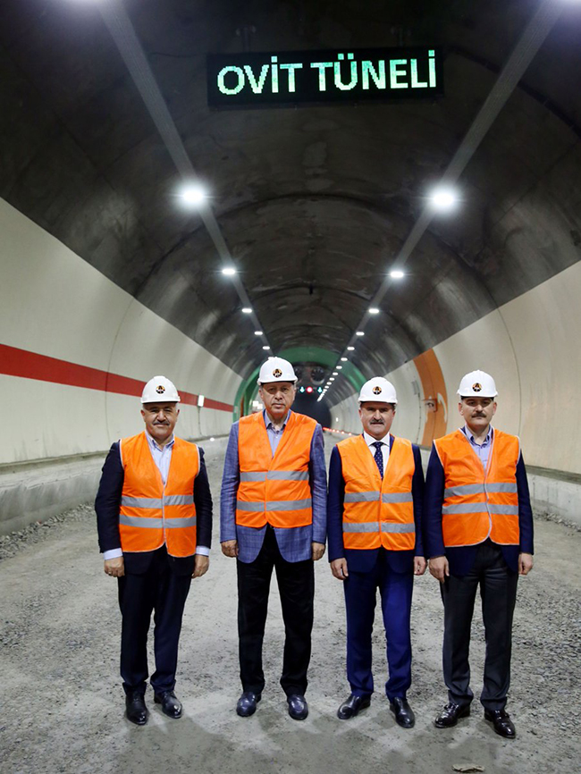 cumhurbaskani-erdogan-ovit-tunelinde-incelemelerde-bulunarak-bakan-arslandan-bilgi-aldi-(1).jpg