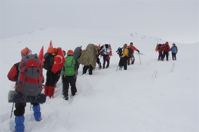 dagcilar,-sarikamis-sehitleri-icin-allahuekber-dagina-tirmandi-(15).jpg