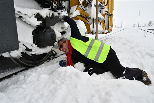 demir-yolunun-kar-savascilari-24-saat-gorev-basinda-(15).jpg