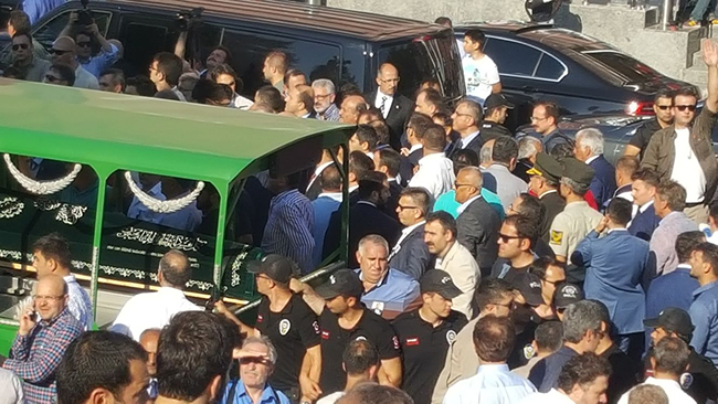 devlet-erkani-bakan-aslan’in-kardesinin-cenazesinde-bir-araya-geldi-(4).jpg