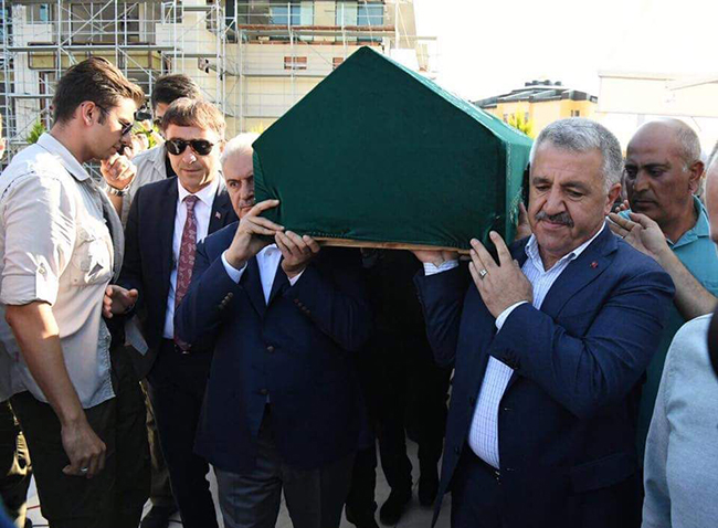 devlet-erkani-bakan-aslan’in-kardesinin-cenazesinde-bir-araya-geldi-(5)-001.jpg