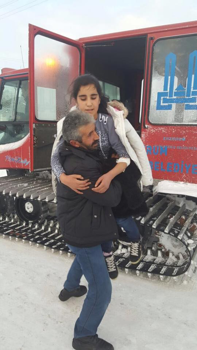 dogu’da-hastalarin-imdadina-kar-ustu-araclar-yetisiyor--(1).jpg