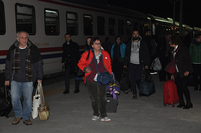 dogu-ekspresi-80-binin-uzerinde-yolcu-tasidi-(3).jpg