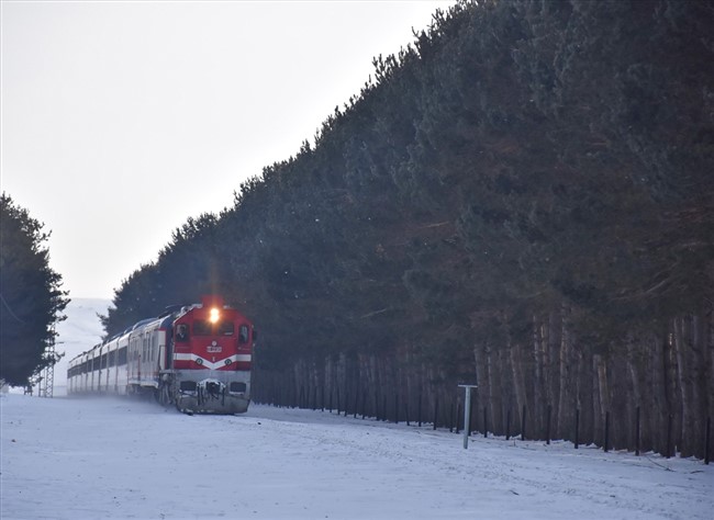 dogu-ekspresi-ile-kar-diyarina-ruya-gibi-yolculuk-(2).jpg