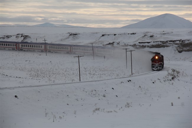 dogu-ekspresi-ile-kar-diyarina-ruya-gibi-yolculuk-(3).jpg
