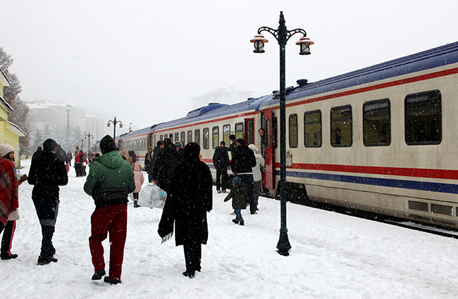 dogu-ekspresi-yolculari-karin-tadini-cikardi-(1).jpg