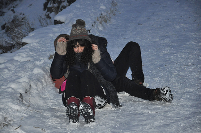 dogu-ekspresiyle-geldiler,-kars-kalesi’nin-eteklerinde-kaydilar--(2).jpg