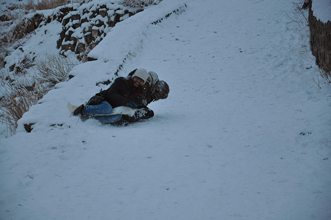dogu-ekspresiyle-geldiler,-kars-kalesi’nin-eteklerinde-kaydilar--(4).jpg