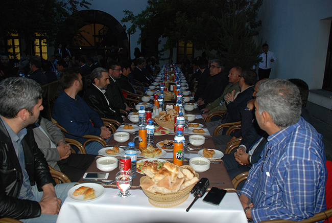dunya-karapapak-turkleri-birligi-kars’ta-iftar-yemegi’nde-bulustu-(2).jpg