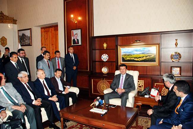 ekonomi-bakani-nihat-zeybekci-kars’ta-(11).jpg