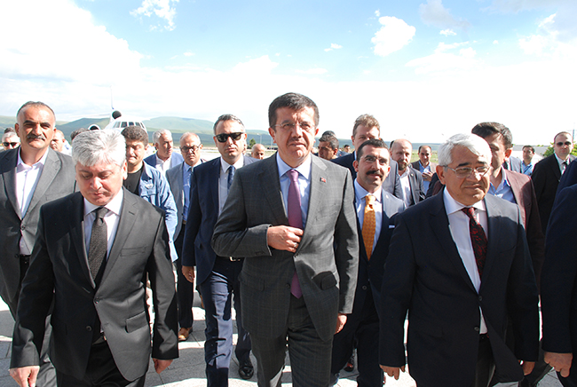 ekonomi-bakani-nihat-zeybekci-kars’ta-(3).jpg