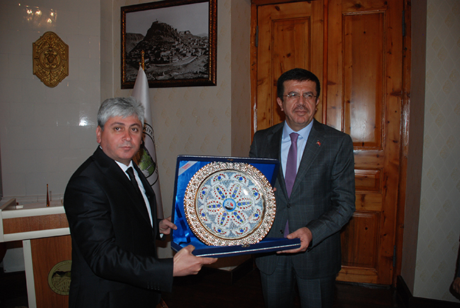 ekonomi-bakani-nihat-zeybekci-kars’ta-(6).jpg
