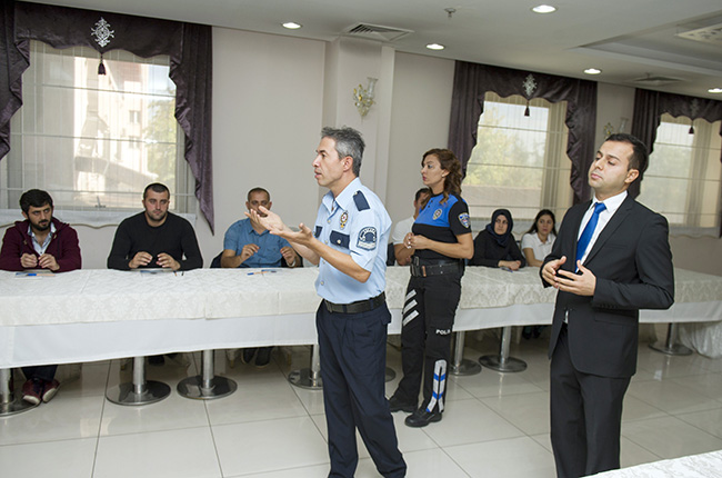emniyet-personeline-isaret-dili-egitimi-basladi-(2).jpg