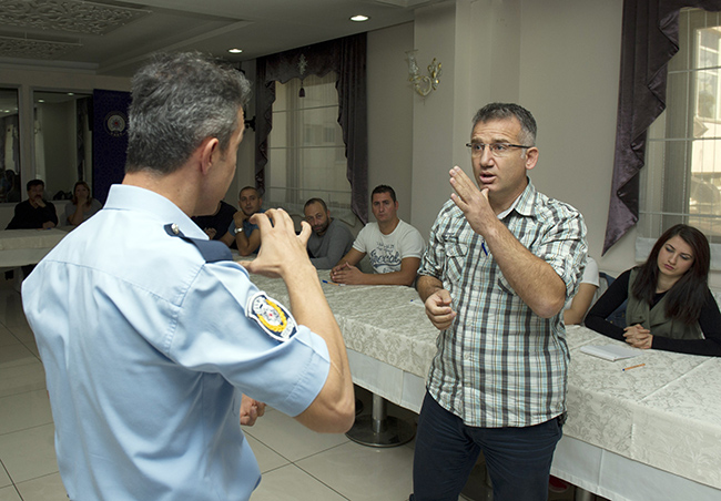 emniyet-personeline-isaret-dili-egitimi-basladi-(3).jpg