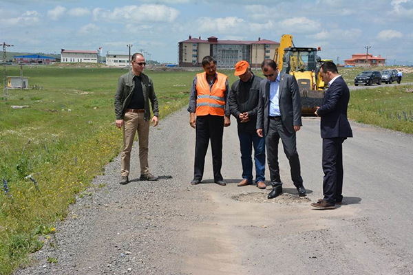 erdinc-dolu,-koy-yollarinda-calismalari-inceledi-(3).jpg