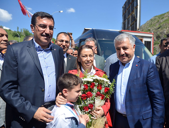 erkenek-tuneli,-udh-bakani-arslan-ile-gumruk-ve-ticaret-bakani-tufenkci’nin-katildigi-torenle-acildi-(8)-001.jpg