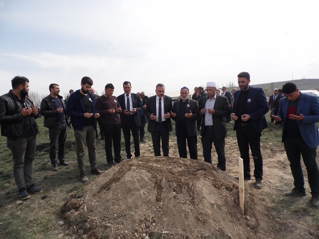 erzurum’da-kaybettigimiz-belediye-baskanimizi-defnettik-(11).jpg