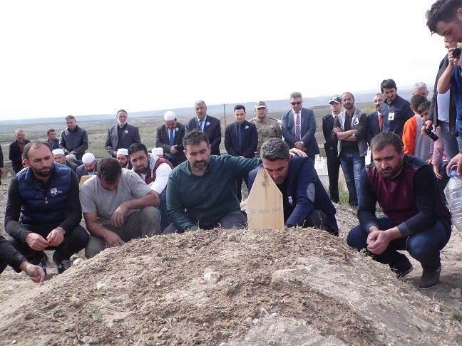 erzurum’da-kaybettigimiz-belediye-baskanimizi-defnettik-(7).jpg