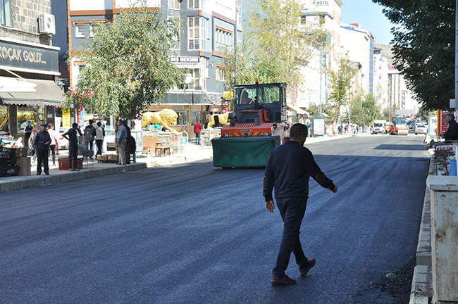 faikbey-caddesi’nin-asfalti-tamamlaniyor--(4).jpg