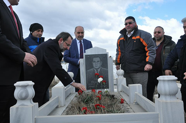 gazeteci-merhum-oner-dasdelen-mezari-basinda-anildi-(2).jpg