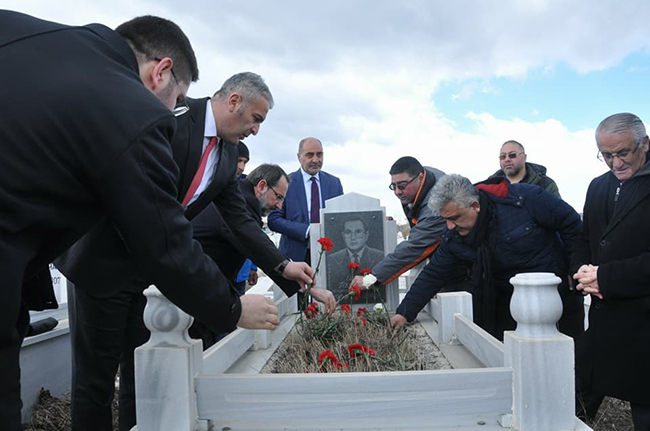 gazeteci-merhum-oner-dasdelen-mezari-basinda-anildi-(3).jpg