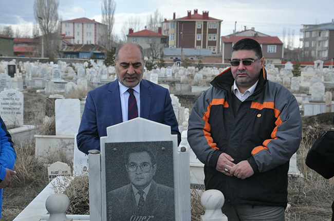 gazeteci-merhum-oner-dasdelen-mezari-basinda-anildi-(4).jpg