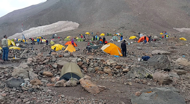 gazeteciler-5-bin-40-metrelik-kazbek’in-zirvesinde-(8).jpg