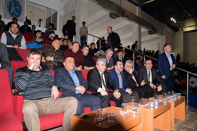 genc-kafkars-evinde-maglup-oldu!-(3).jpg
