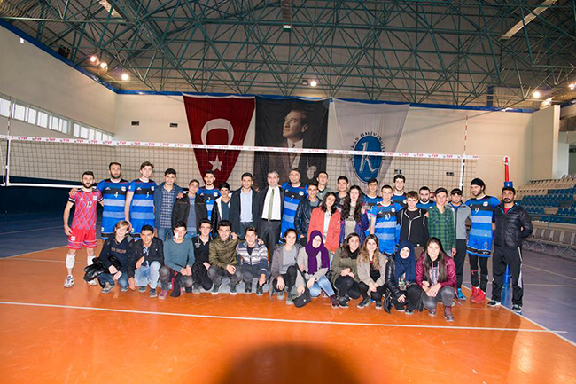 genc-kafkars-evinde-maglup-oldu!-(4).jpg
