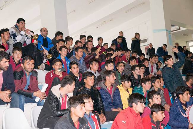 genc-kafkars-evinde-maglup-oldu!-(7).jpg