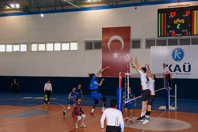 genc-kafkars-evinde-maglup-oldu!-(8).jpg