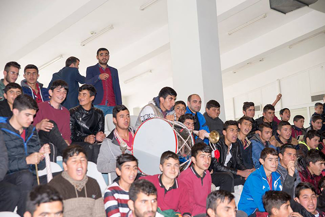 genc-kafkars-evinde-maglup-oldu!-(9).jpg