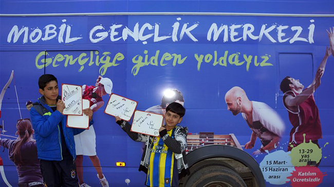 genclik-ve-spor-bakanligi,-mobil-genclik-merkezi-projesini-hayata-geciriyor-(9).jpg