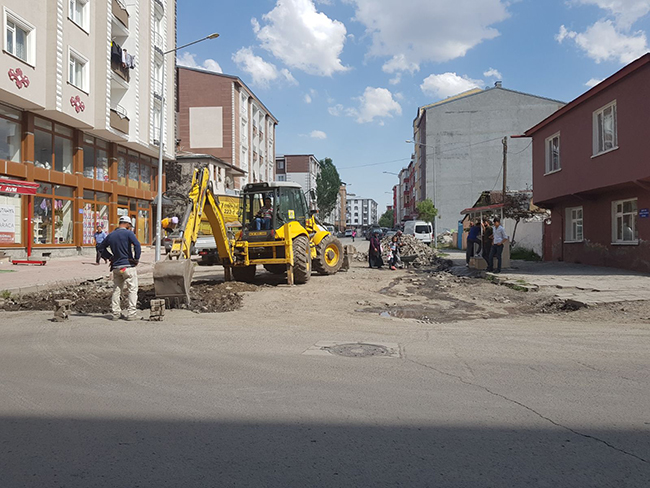 haberlerimize-duyarsiz-kalmayan-kars-belediyesi-calismalarini-hizlandirdi-(4).jpg
