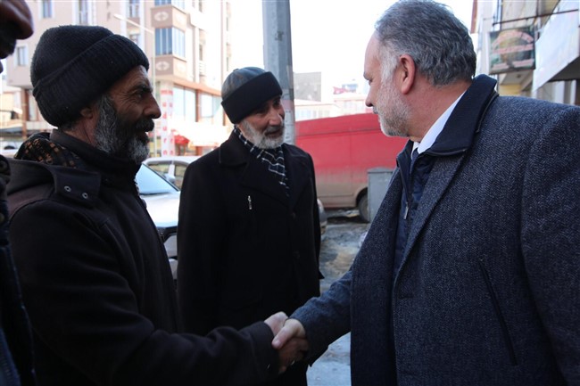 hdp-kars-belediye-esbaskan-adaylari-esnaf-ziyaretleri-gerceklestirdi-(2).jpg